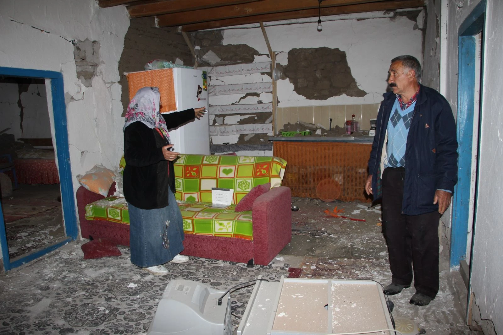 Bingöl depreminin etkisi gün ağarınca ortaya çıktı!