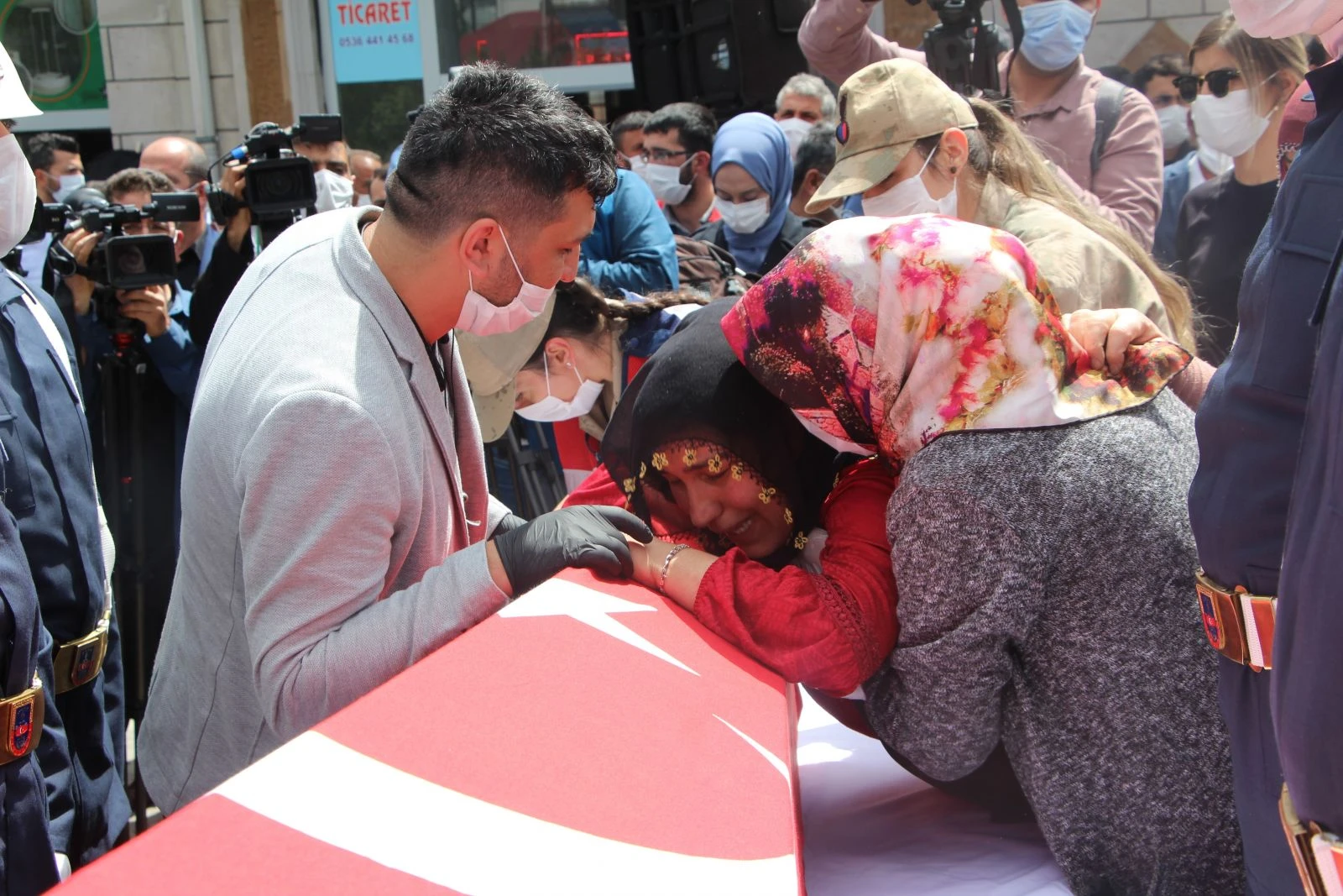 Deprem şehidi, güvenlik korucusu son yolculuğuna uğurlandı