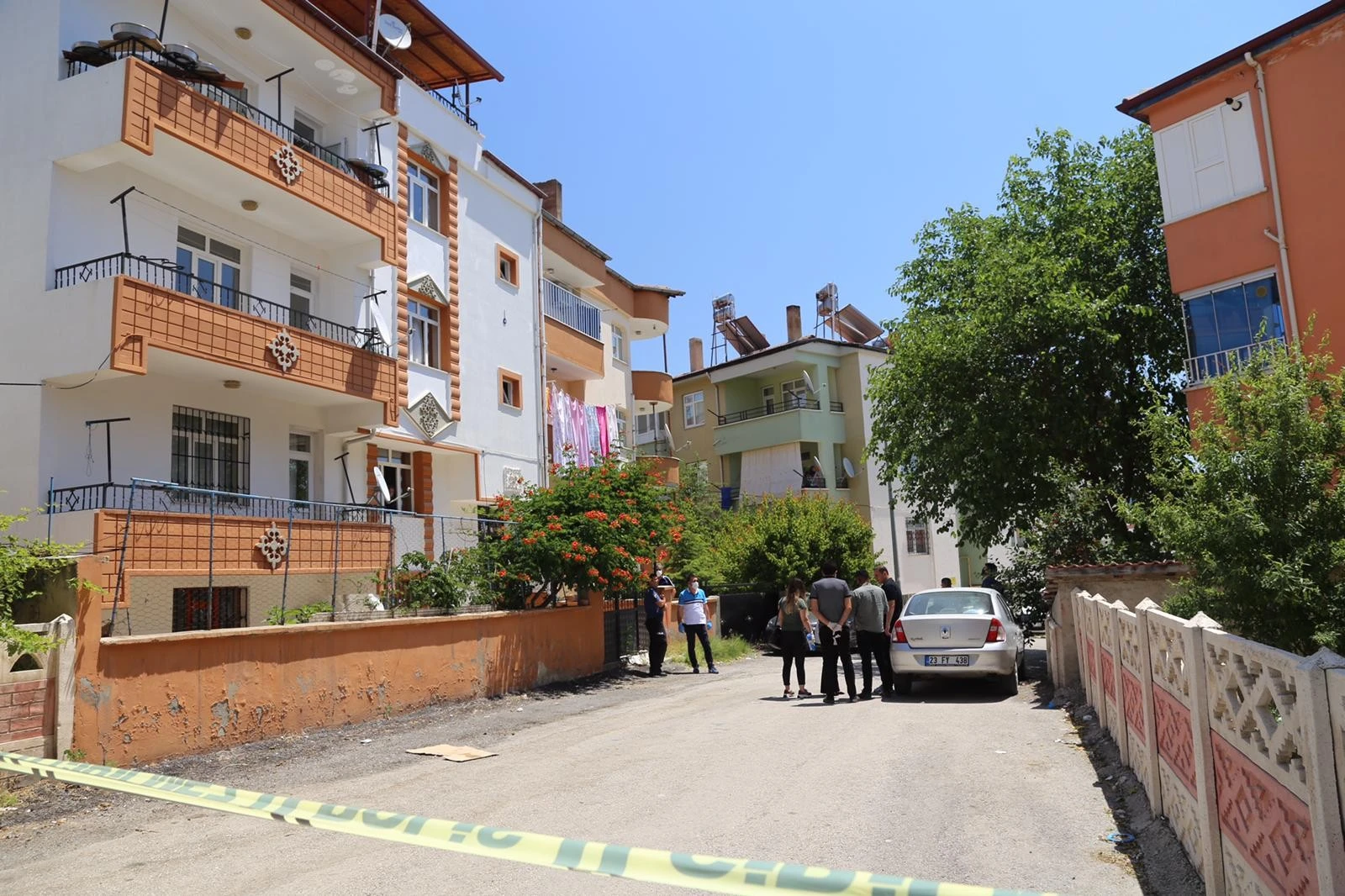 Baba kızını öldürdü, kendini ağır yaraladı