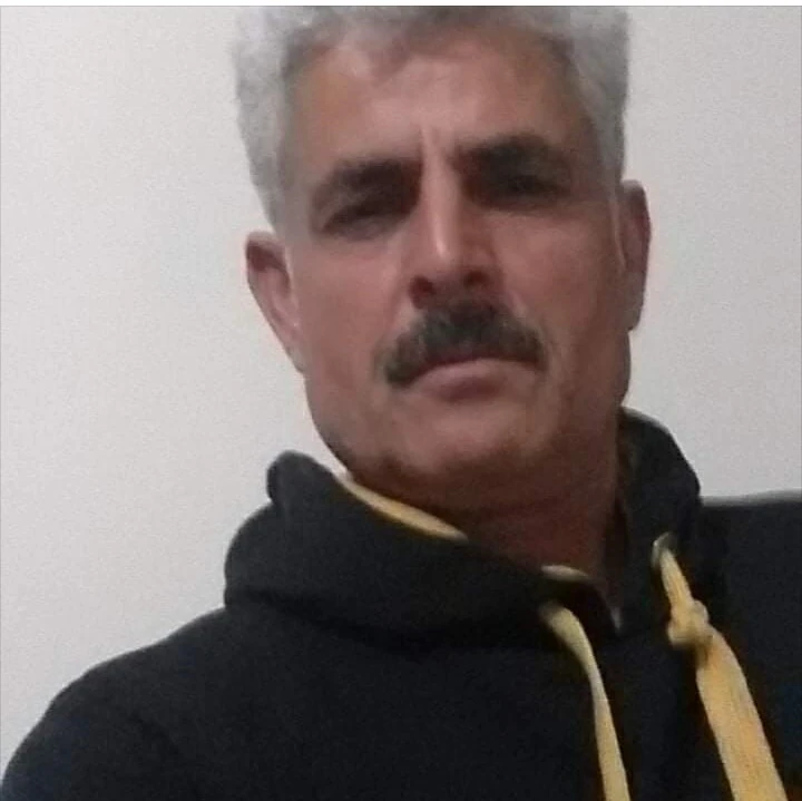 Devrilen traktörün altında kalan sürücü öldü