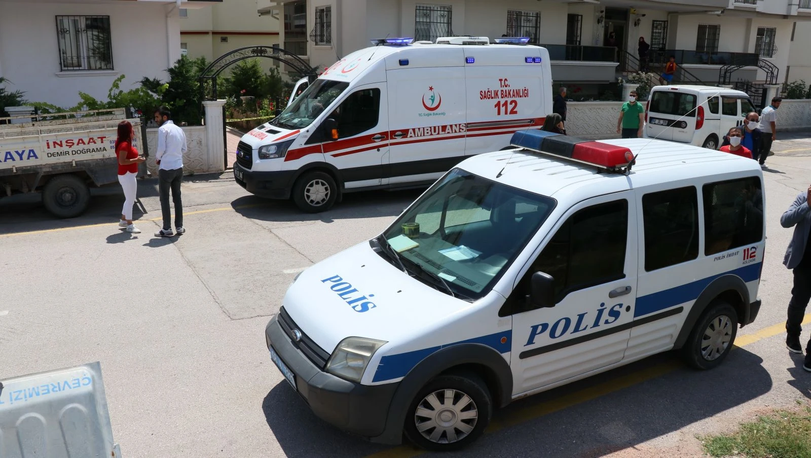 Dini nikahlı eşini başına bir şarjör mermi sıkarak öldürdü