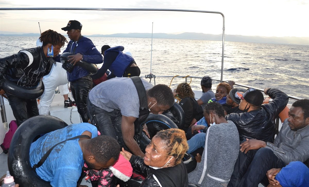 İzmir açıklarında 65 sığınmacı kurtarıldı