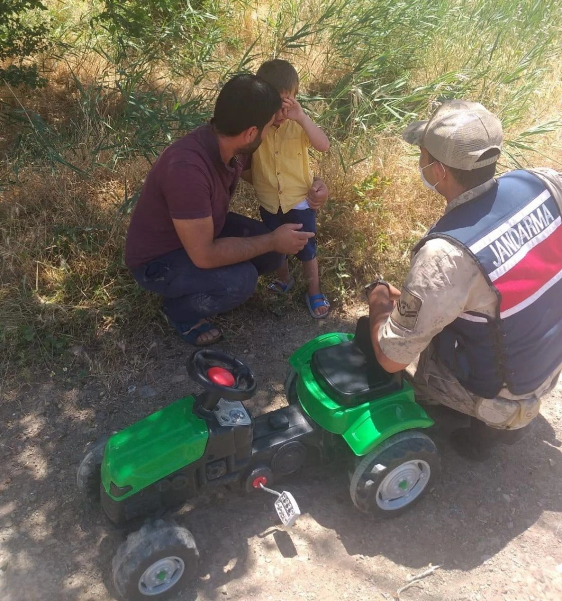 4 yaşındaki Ömer, 5 saat sonra buğday tarlasında bulundu