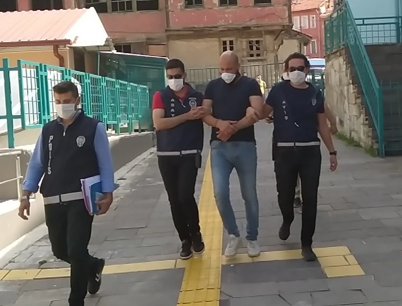 Dolandırıcının yakalandığını öğrenince gözyaşlarını tutamadı