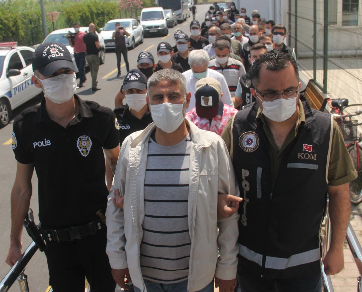 Kanala atılan telefondan kırmızı bültenle aranan FETÖ'cü çıktı