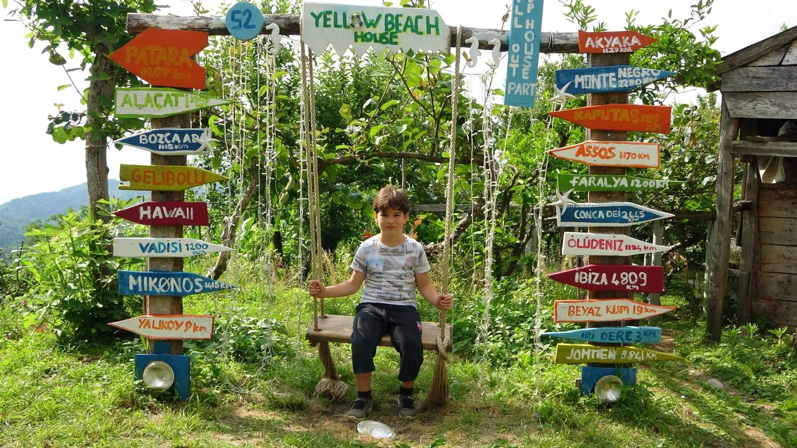 Karadeniz fıkrası gibi mahalle: Yer gök ‘sarı’