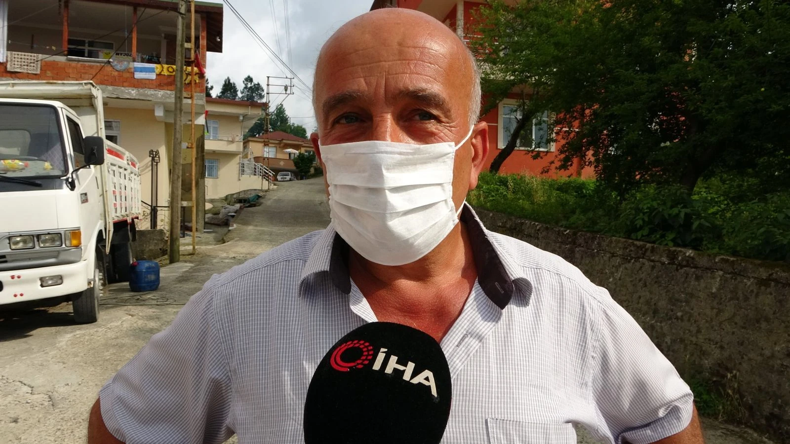 Karadeniz fıkrası gibi mahalle: Yer gök ‘sarı’