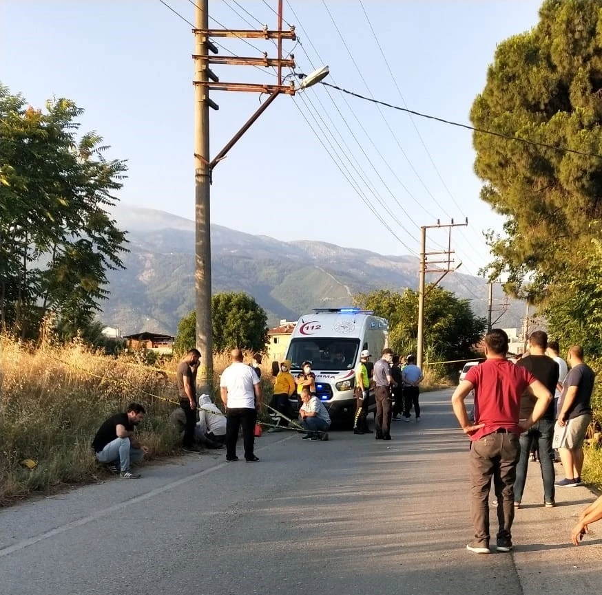 Direğe çarpan motosiklet sürücüsü öldü