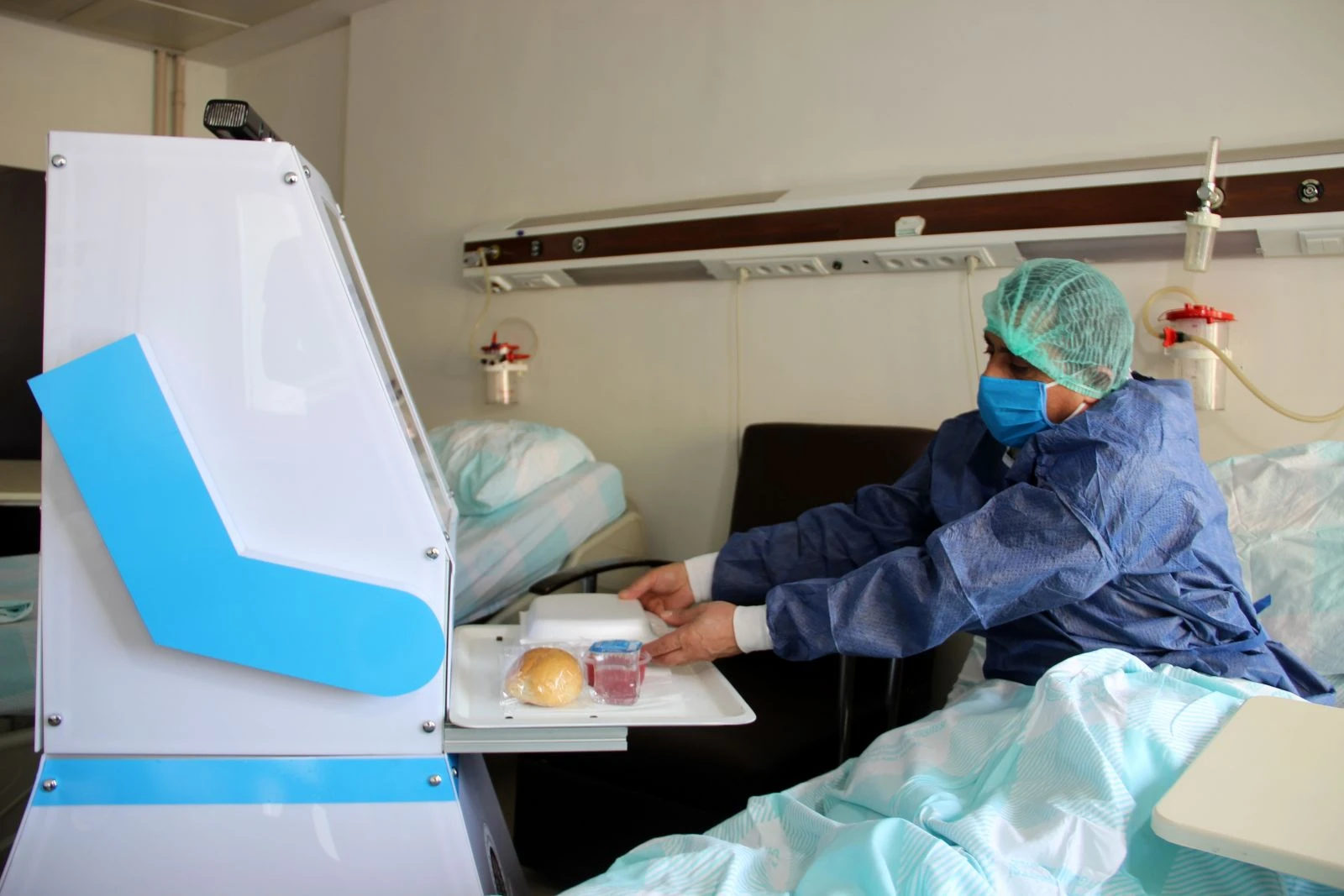 Covid hastalarının yeni bakıcısı robot hemşire ‘Atacan’