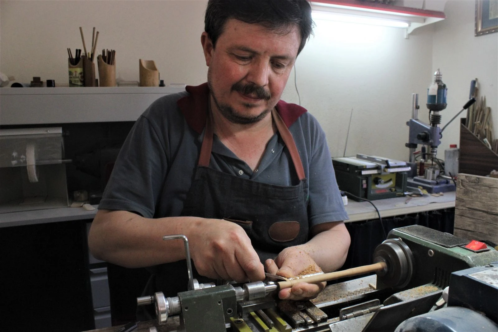 Ahşaptan yapıp Hindistan'a tanesini 175 liraya satıyor