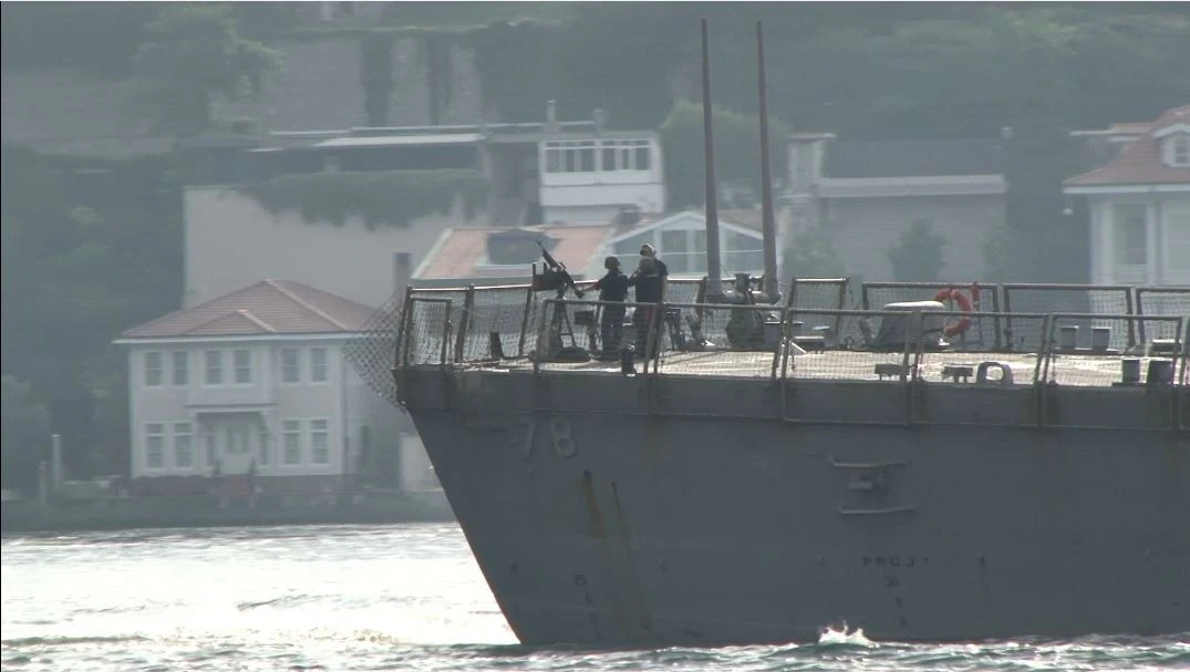 ABD savaş gemisi İstanbul Boğazı’ndan geçti