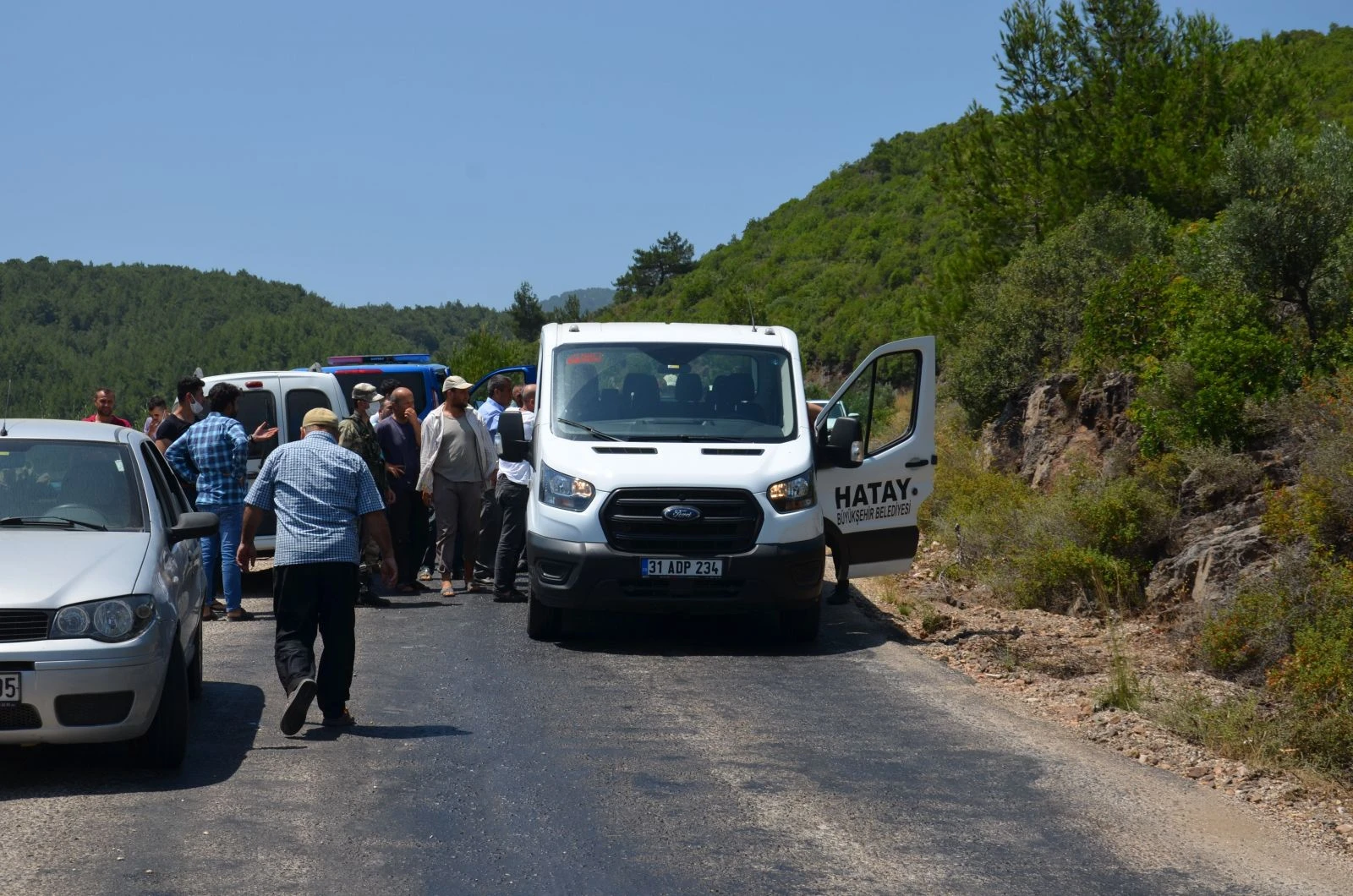 Traktör şarampole yuvarlandı: 1 ölü, 1 yaralı