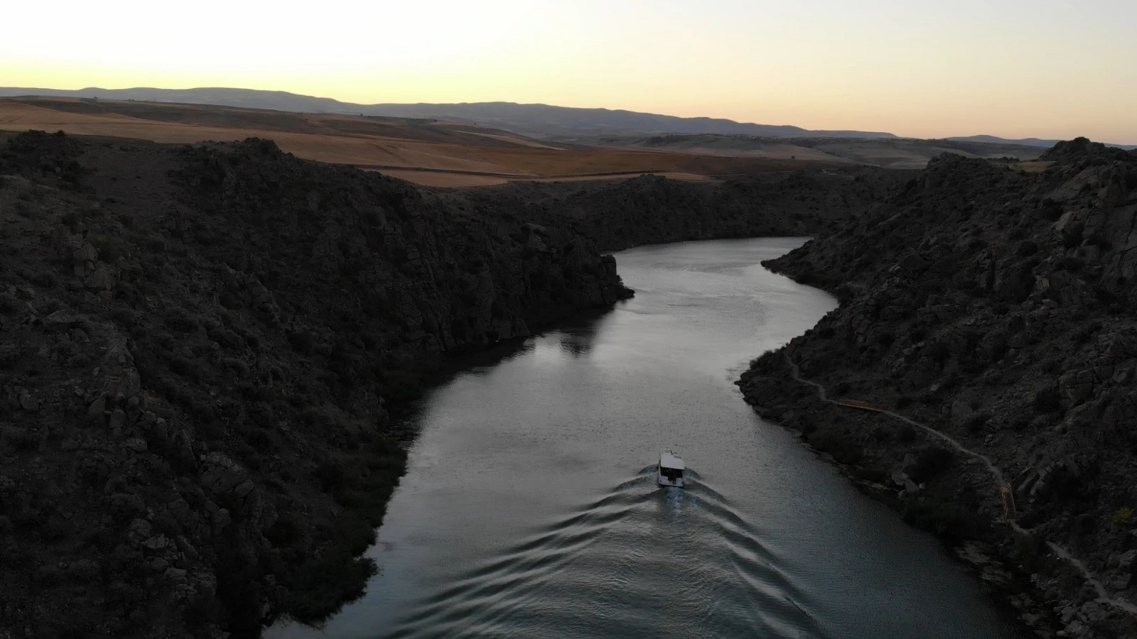 Bakan Kurum’dan tarihi bölgede tekne turu