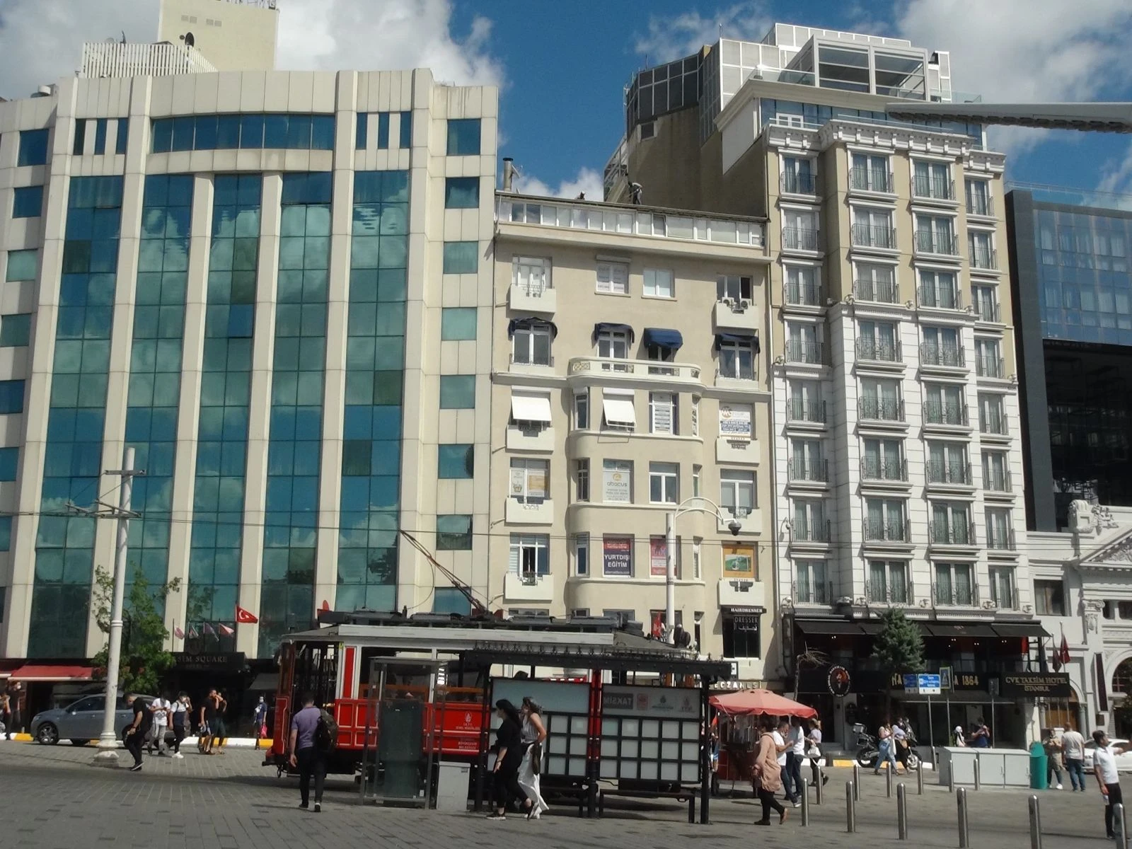 Taksim'de panik anları! Herkes dönüp oraya baktı