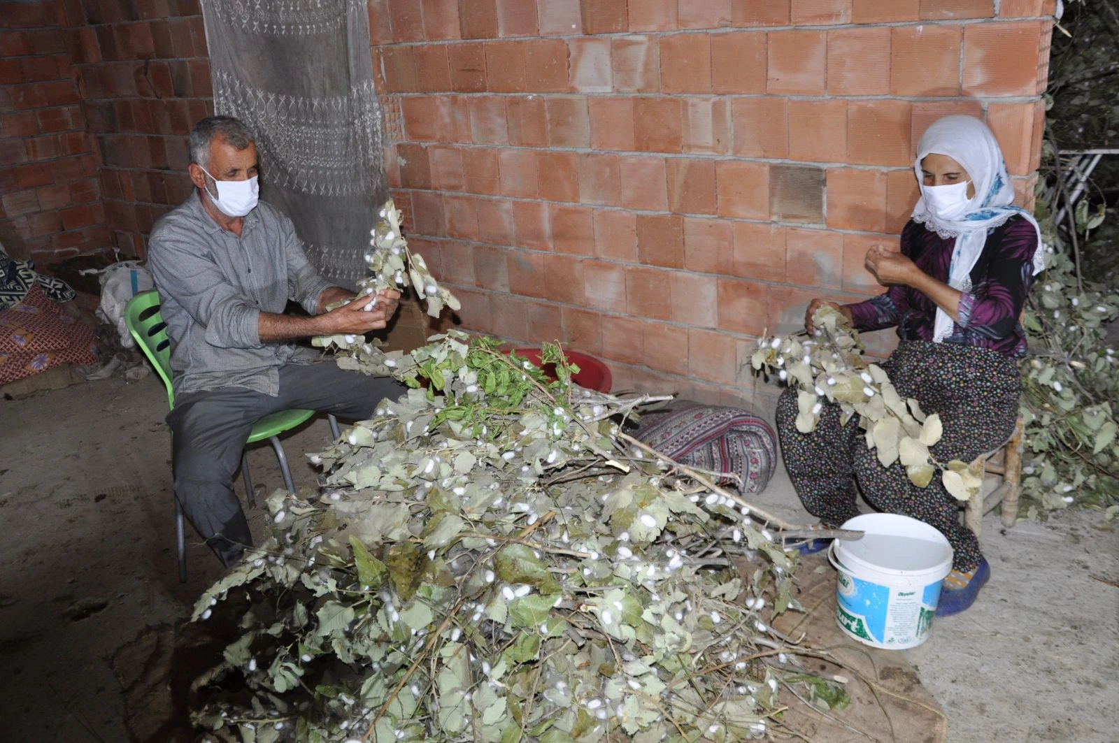 Bir ayda 400 bin lira kazanç sağladılar