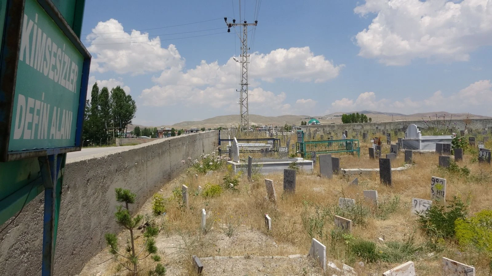 Batan teknede boğulanlar kimsesizler mezarlığına defnediliyor
