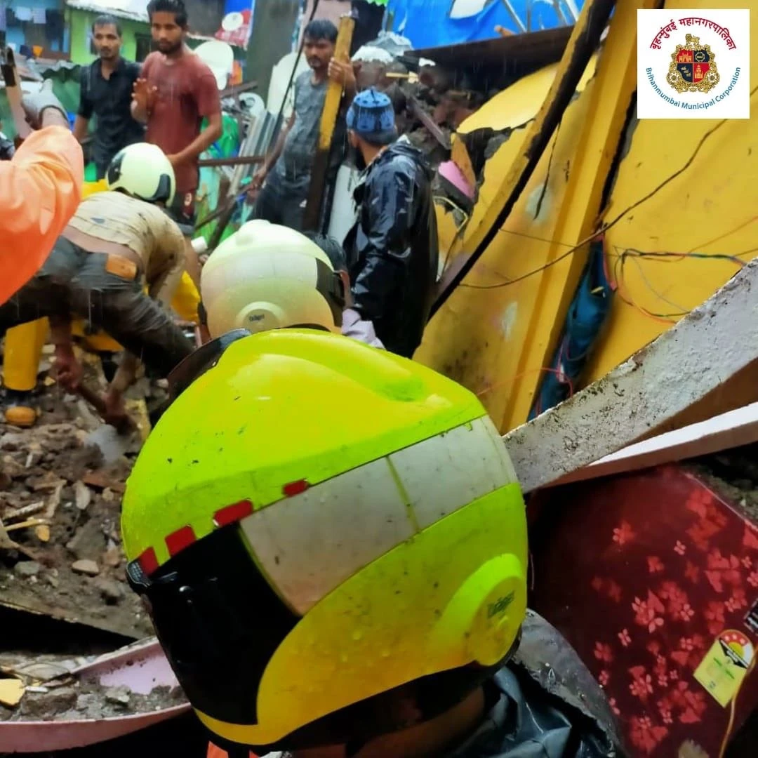 Hindistan’da 2 bina çöktü: 8 ölü