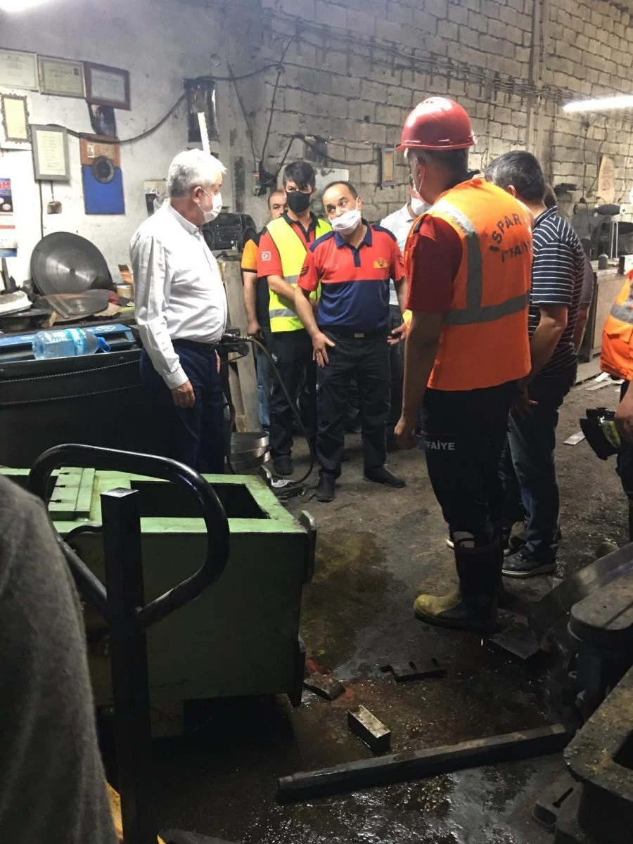 2 tonluk pres makinesinin altında kalan esnaf öldü