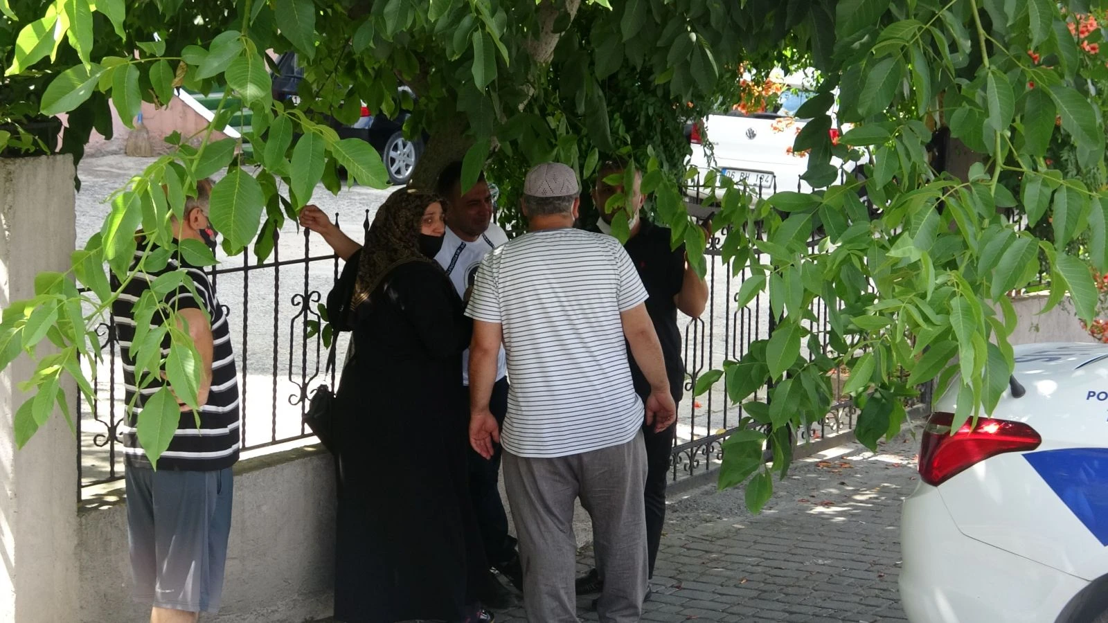 Kuyumcu kuryesinin önü kesilerek parasının çalındığı anlar kamerada