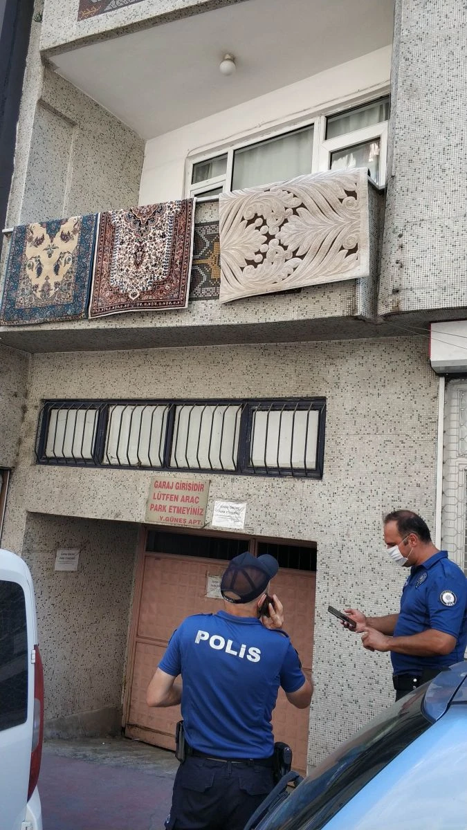 Balkondan düşen çocuğu ölümden kurtardı