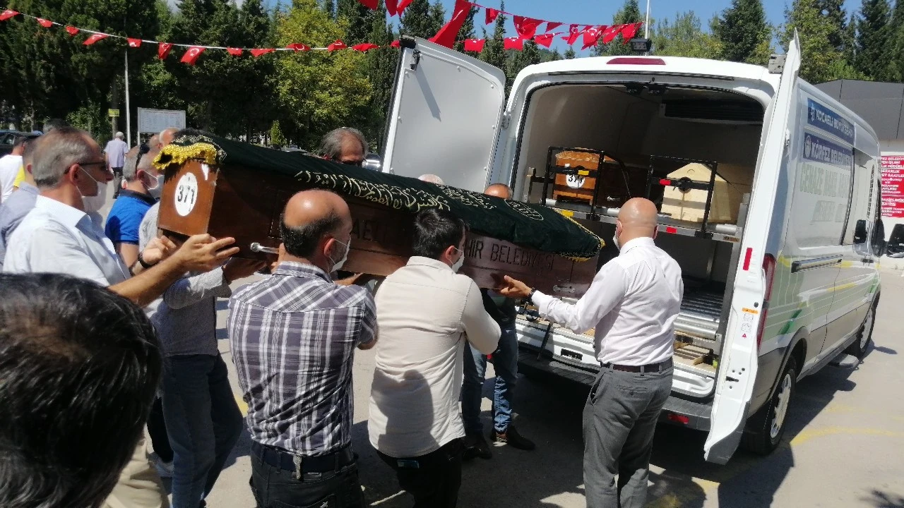 Balkondan düşen bebek 17 günlük yaşam savaşını kaybetti