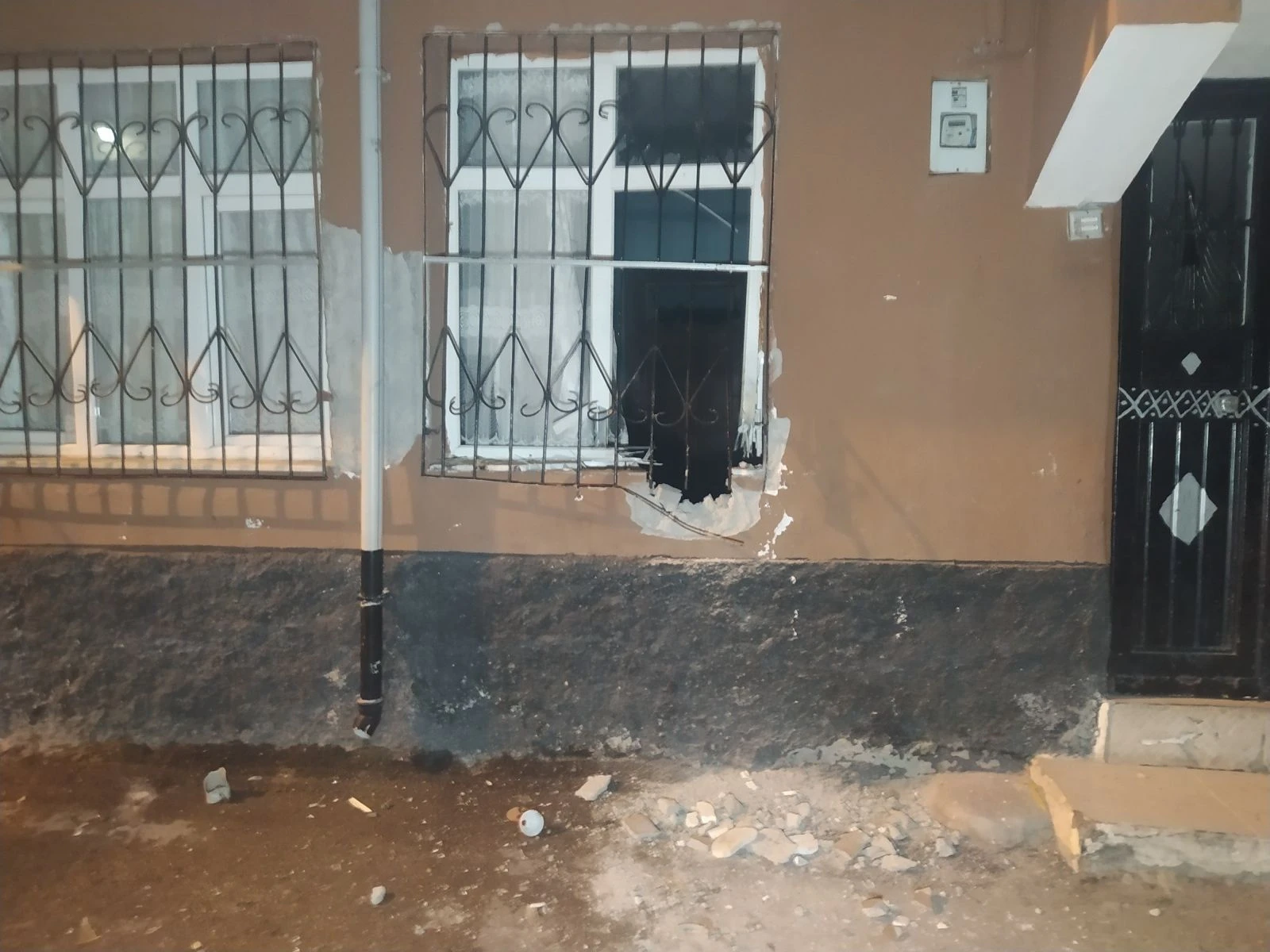 Adana’da bir eve bilye ile güçlendirilmiş EYP atıldı