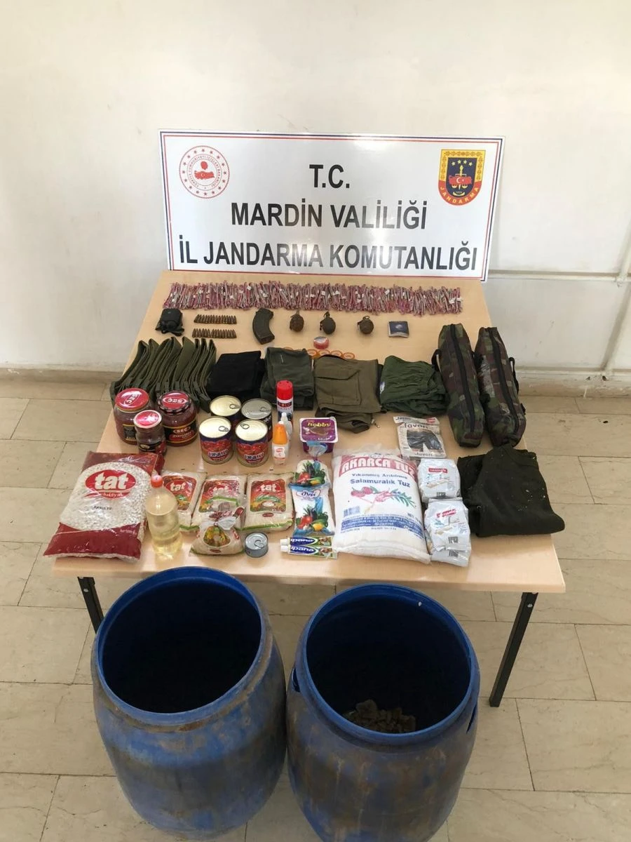 Mardin'de terör örgütüne ait iki farklı noktada el bombası ile yaşam malzemesi ele geçirildi