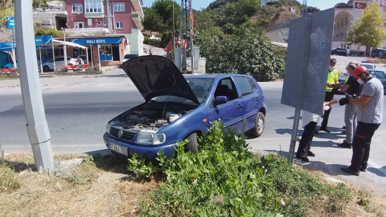 Kaza yapan sürücü gözyaşlarına hakim olamadı