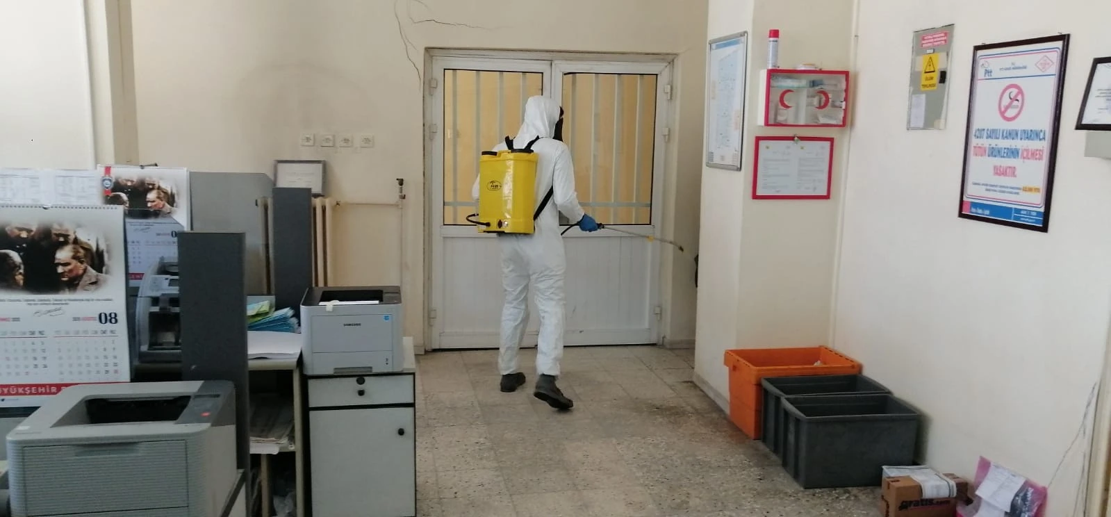 Günyüzü PTT şubesi, müdürün koronavirüs testinin pozitif çıkması üzerine dezenfekte edildi