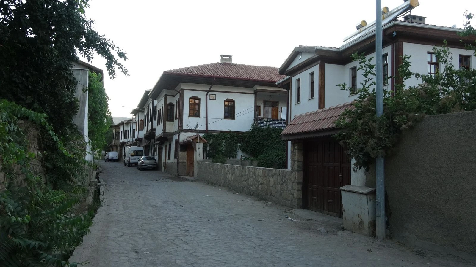 Bu ilçede 200’e yakın tescilli tarihi yapı bulunuyor