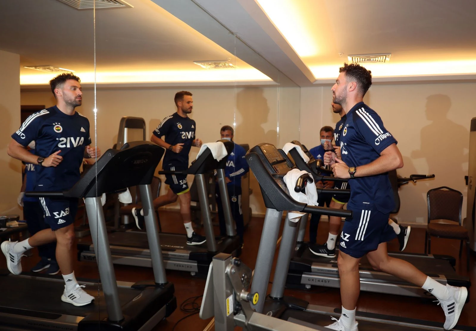 Fenerbahçe'de yeni transferler Novak ve Sinan Gümüş testlere girdi