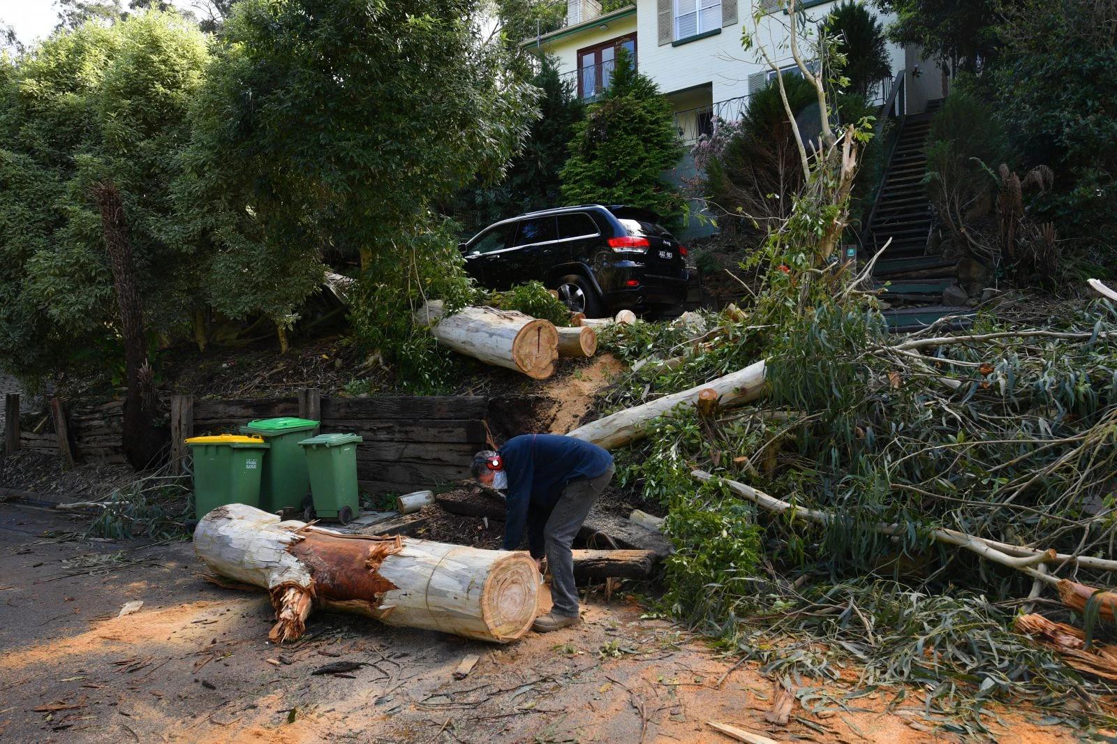 Halk marketlere hücum etti, içme suyu kalmadı