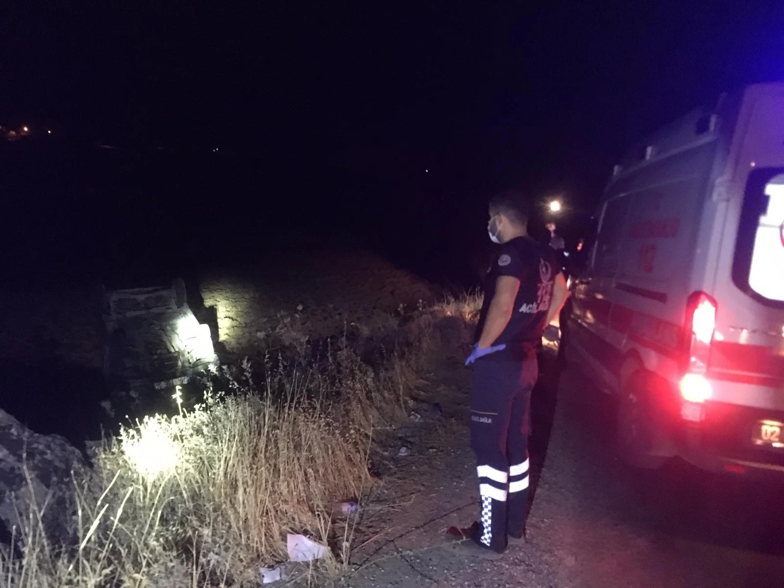 Takla atan otomobil sürücüsü kayıplara karıştı