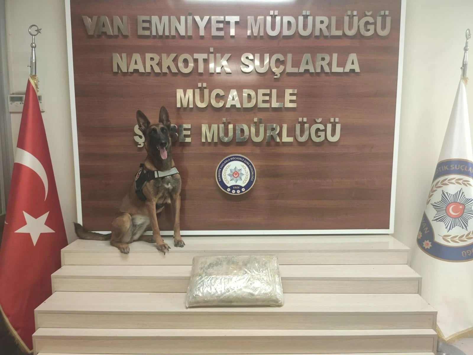 Gıda kolisinde naneyle kaplanan 10 kilo eroin ele geçirildi