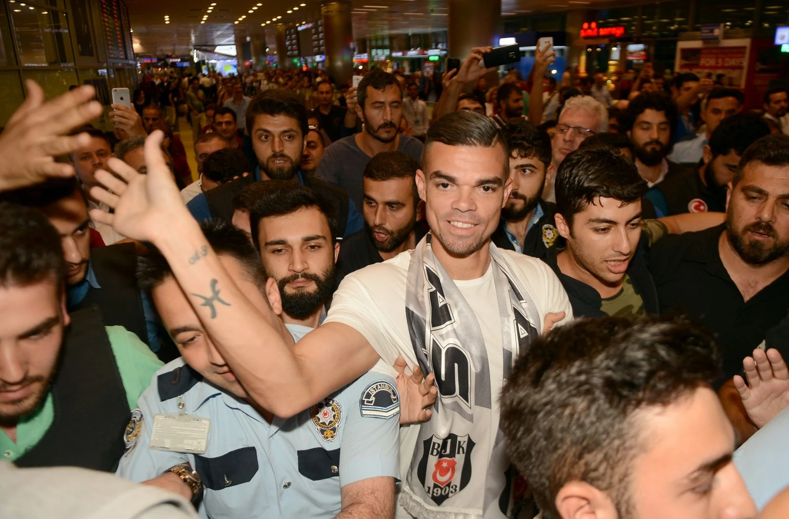 Beşiktaş'ın yeni yıldızı böyle karşılandı