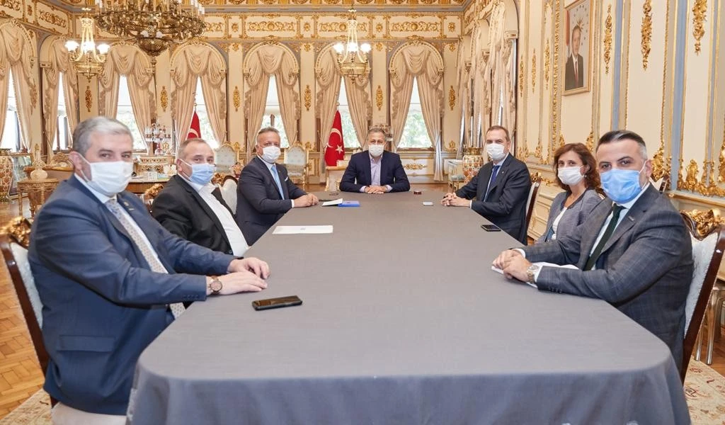 İstanbul valisi yerlikaya'dan iş dünyası temsilcileriyle pandemi odaklı kritik toplantı