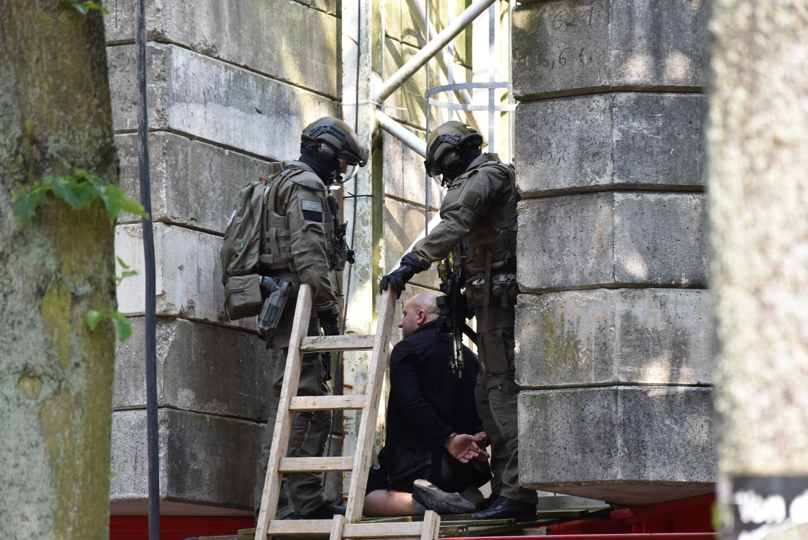 Erdoğan’ın konvoyu güvenlik gerekçesiyle Hamburg’da bekletildi