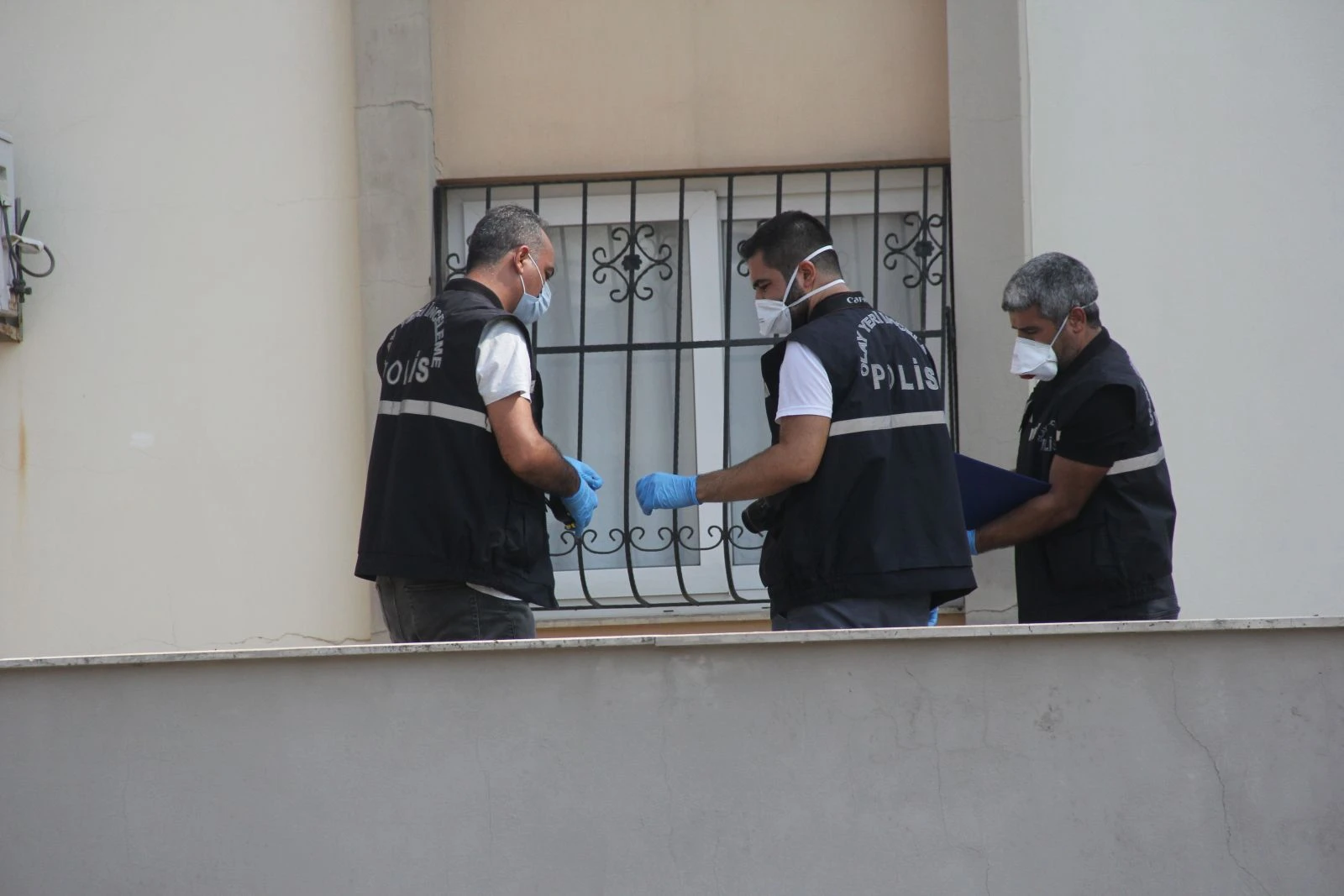 Pencere silerken düşen kadın öldü