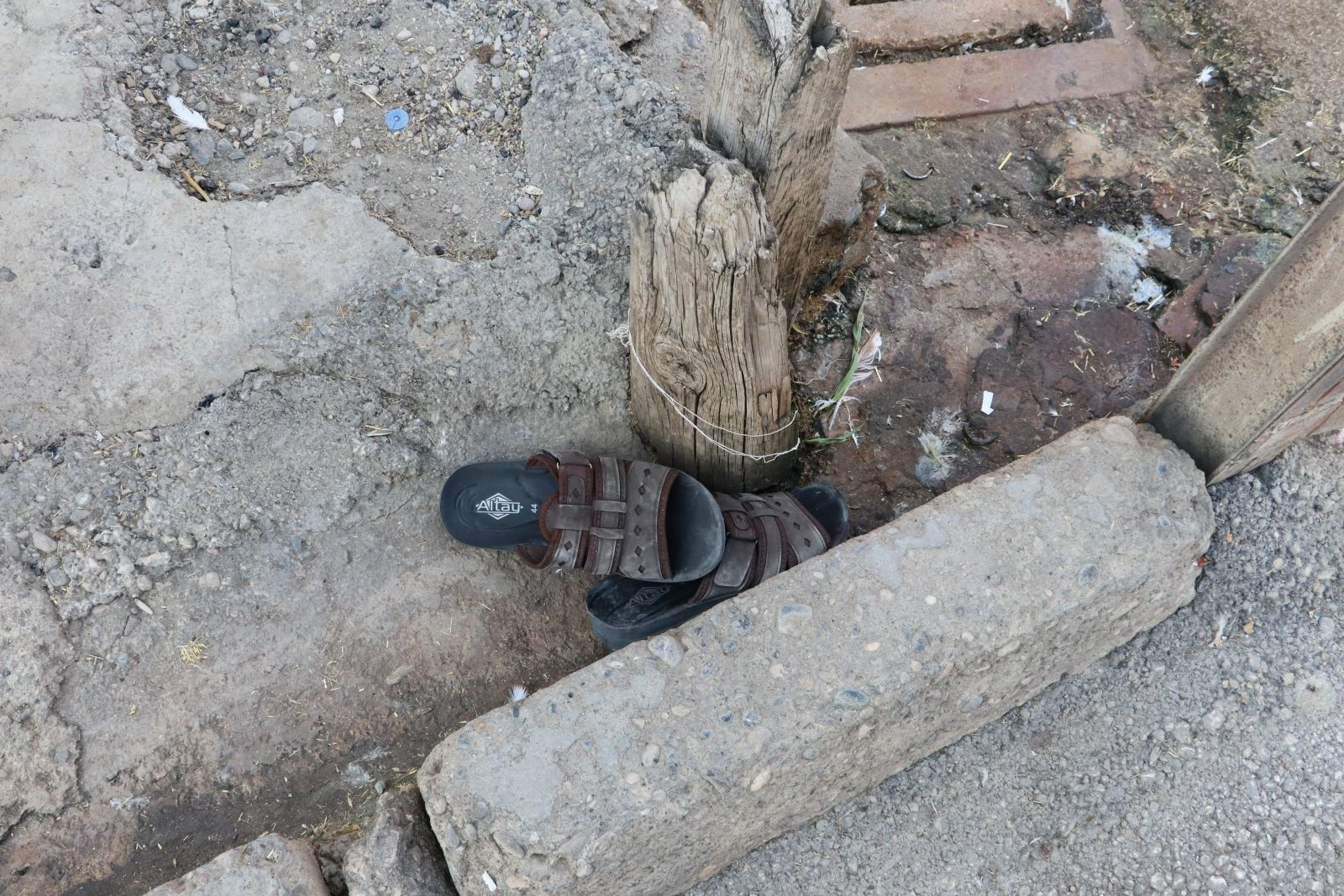 Kaçak elektrik çekmek isterken elektrik çarptı