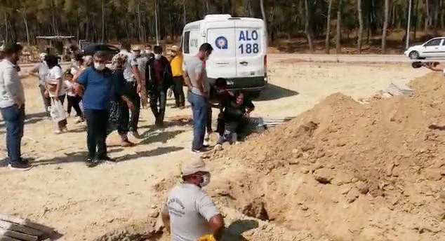 Kan donduran cinayet! Gözyaşları içinde toprağa verildi