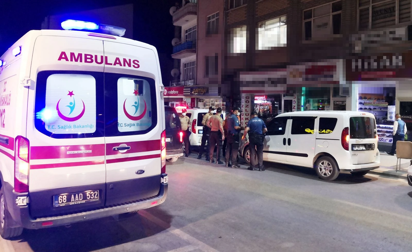 Önce husumetlisini, sonra da kuzenini bıçakladı