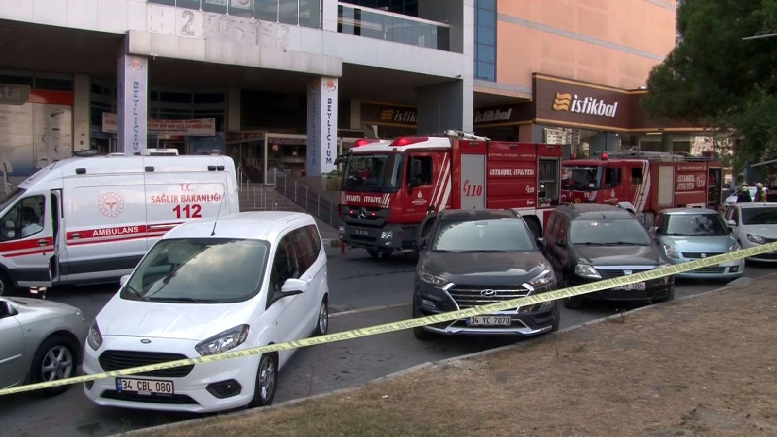 Beylikdüzü'nde AVM'de korkutan yangın