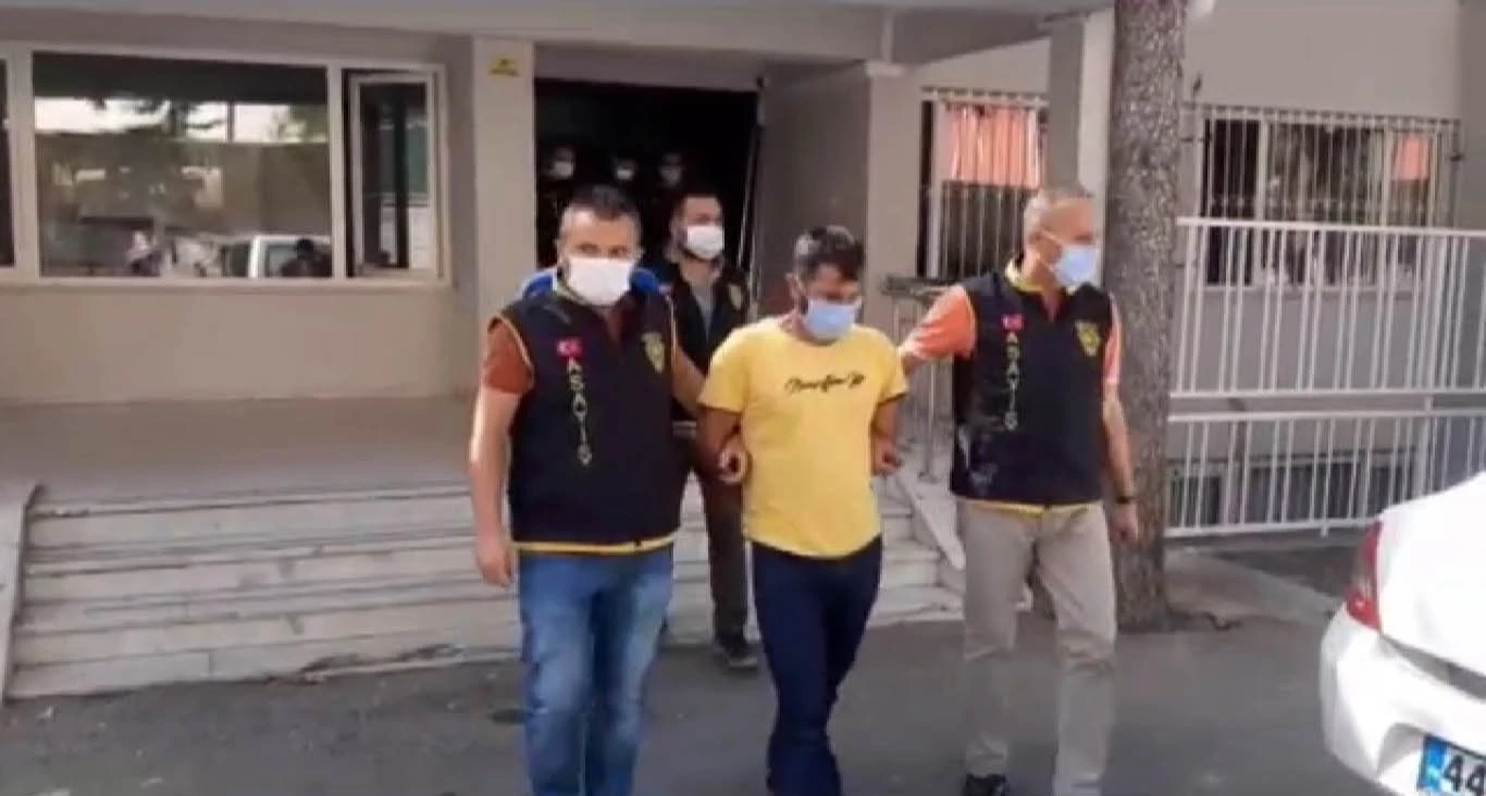 Çaldıkları altınları bozdurup dolara çevirmişler