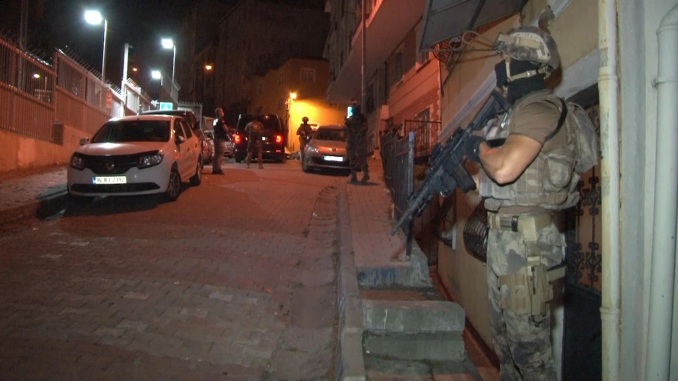 İstanbul'da zehir tacirlerine nefes kesen eş zamanlı operasyon