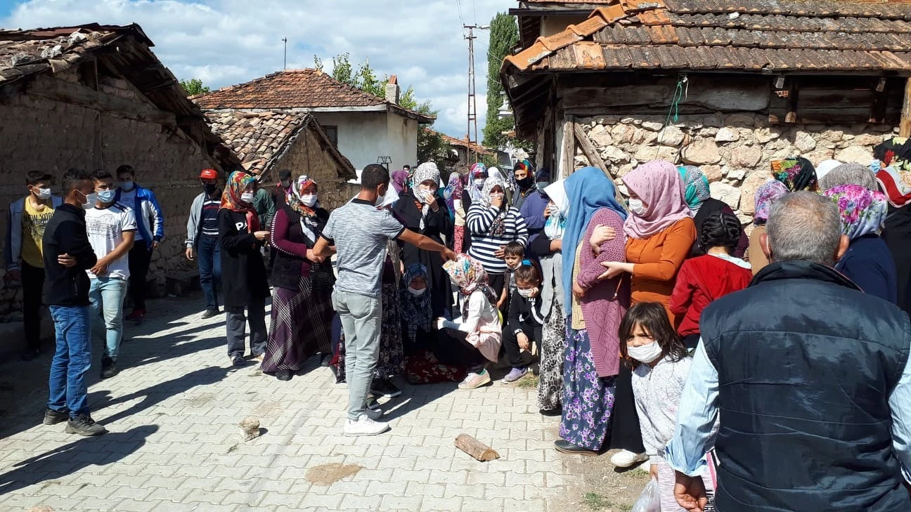 Oğlunun doğumundan bir saat sonra ölen baba toprağa verildi