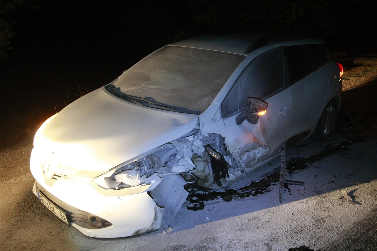 İki otomobil çarpıştı, bebek koltuğu hayat kurtardı