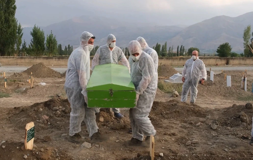 Covid-19’dan ölenlerin cenaze işlemleri böyle gerçekleştiriliyor