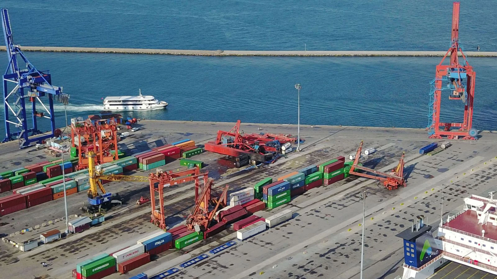 Haydarpaşa limanı savaş meydanı gibi