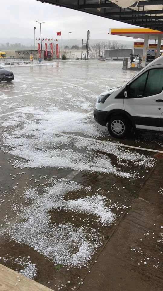 Kapıkule Sınır Kapısı bölgesinde dolu etkili oldu