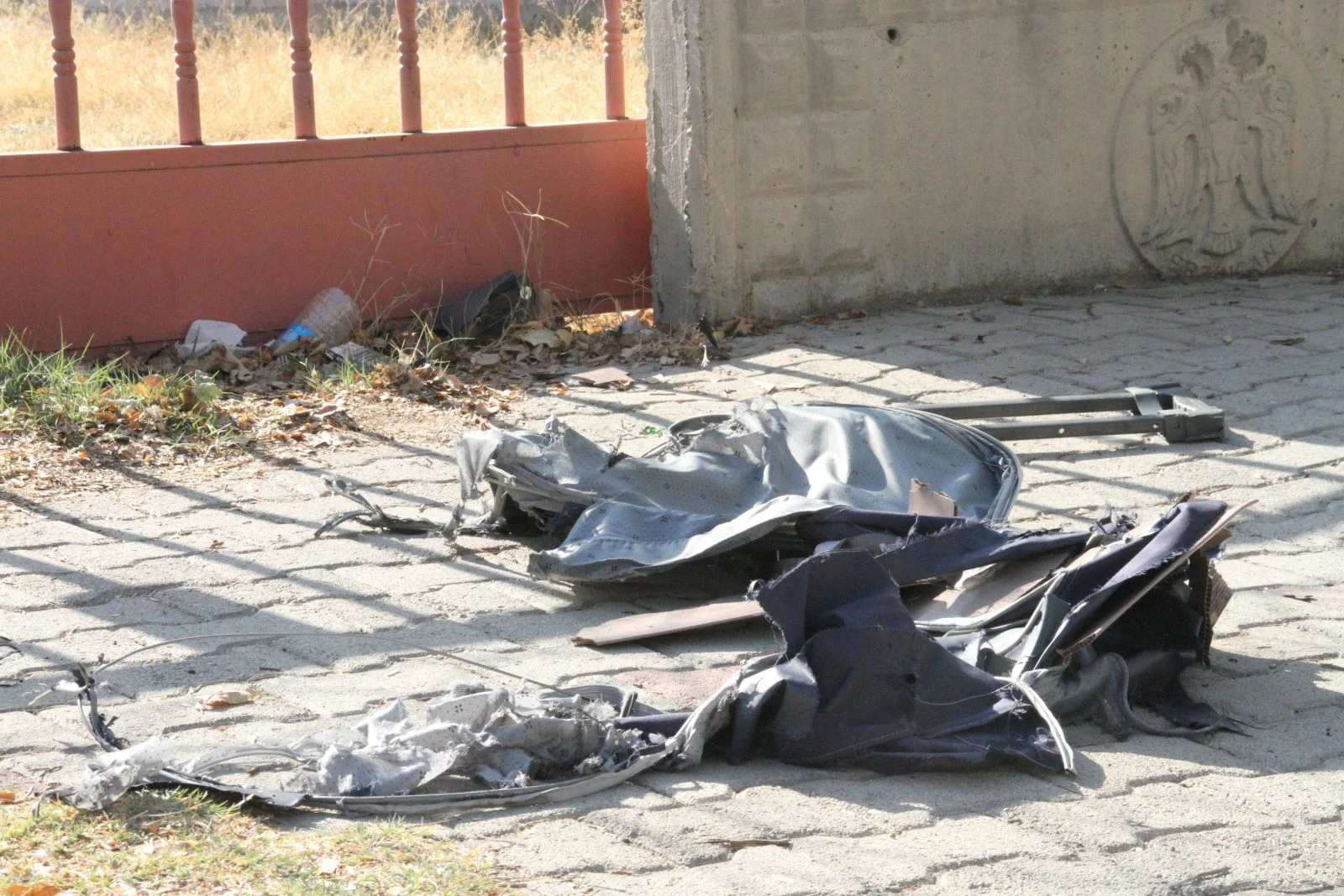 Şüpheli valiz fünyeyle patlatılarak imha edildi